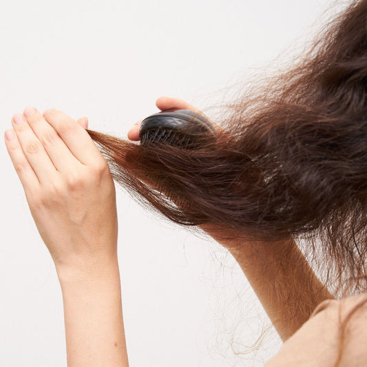 Waarom wordt mijn haar pluizig? - Anovashop 